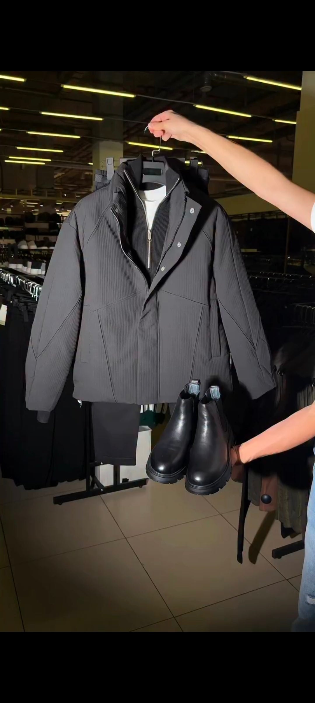 مجموعة مثالية: جاكيت، سروال وأحذية رياضية "التركيبة: قميص، بنطال وأحذية رياضية!"Gray & Black Combo